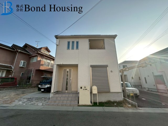 令和３年築浅戸建て　駐車３台可　玉津町水谷　良質戸建