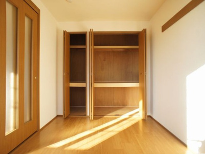 【寝室】 | プレーザントハウスＡ | 清潔感のあるきれいな洋間です♪