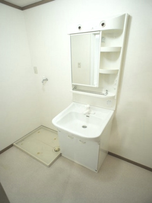 【洗面所】 | プレーザントハウスＡ | 洗髪洗面化粧台と洗濯機置き場があります♪