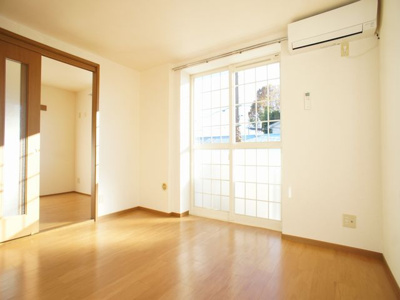 【居間・リビング】 | プレーザントハウスＡ | ゆったりできるリビングです♪