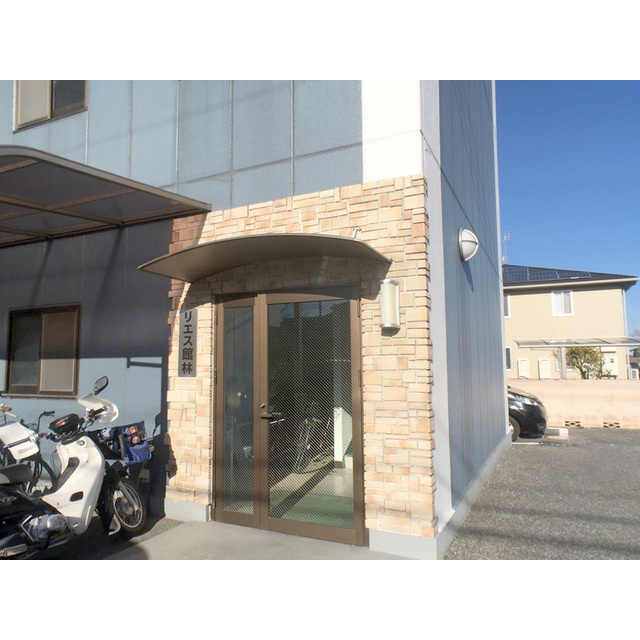 リエス館林のエントランス
