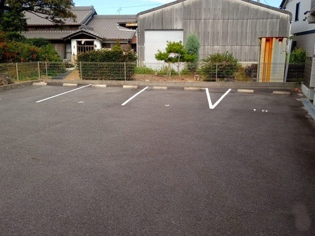 ミランダデュルナーレ日名のその他|駐車場