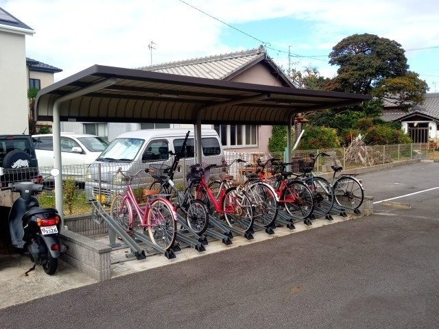 ミランダデュルナーレ日名のその他|駐輪場