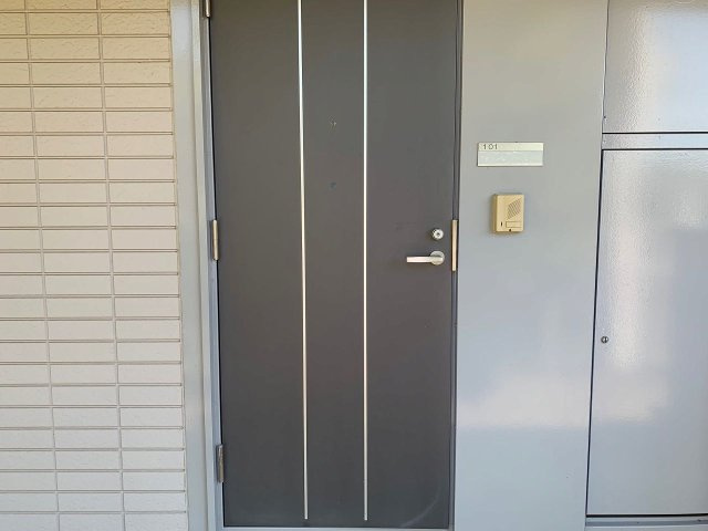 レオパレスフォンテーヌⅠの玄関