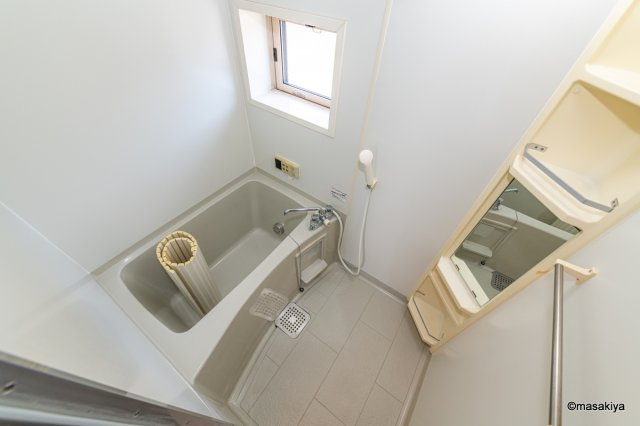 maison de fontaineの浴室|お風呂　追い焚き付きです。