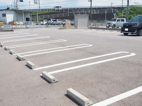 ニューバンブスの駐車場