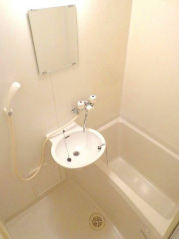 レオパレスフォレスト小倉の浴室