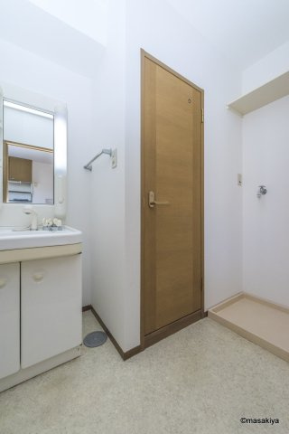 ルピナス風間の洗面所