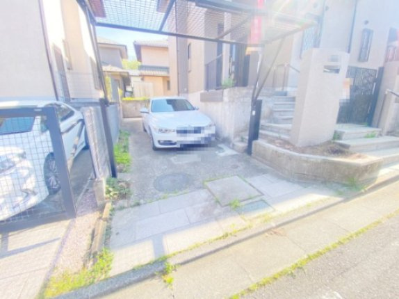 祝　成約　八王子市　元八王子町　中古戸建の駐車場|～仲介手数料無料☆八王子ひなた不動産～八王子市元八王子町　中古戸建