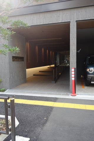 春日テラスのエントランス