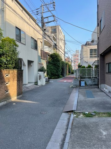メゾンコーワの周辺
