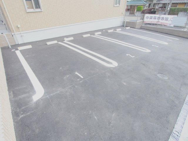 ガーデン高取の駐車場