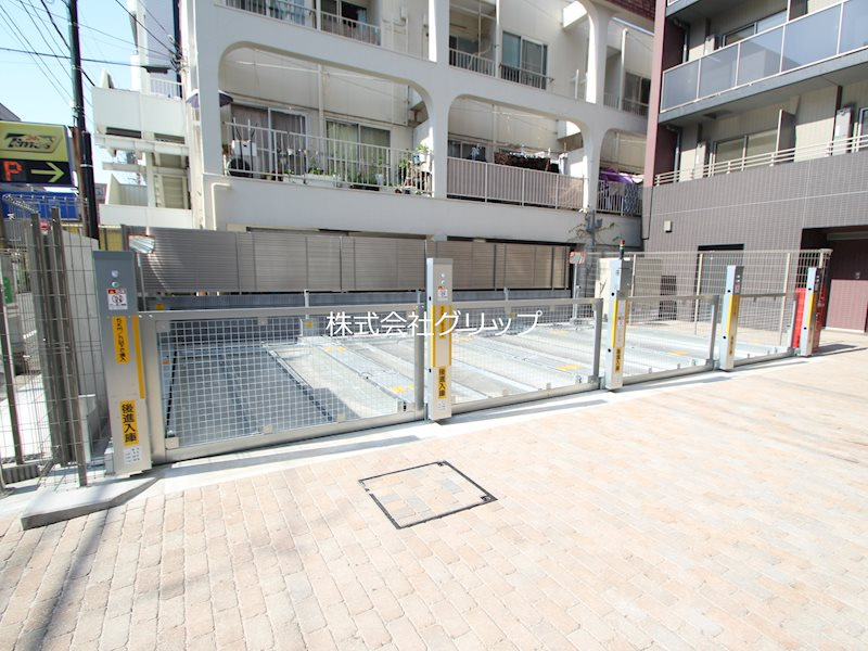 クラリッサ大通り公園の駐車場