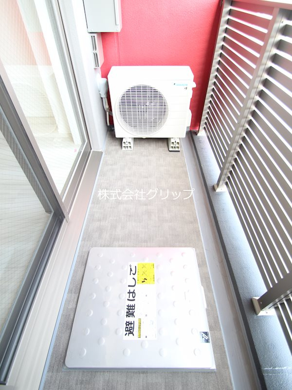 クラリッサ大通り公園のバルコニー