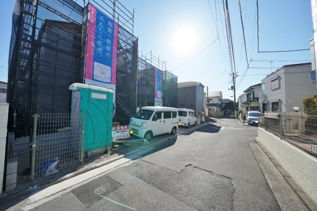【横浜市瀬谷区橋戸3丁目57-8全2棟新築戸建て】★仲介手数料無料★（瀬谷第二小学校・下瀬谷中学校）の前面道路含む現地写真