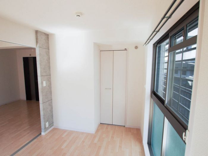 フローラメゾン大橋の居間・リビング