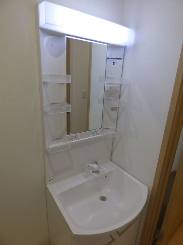 シャイネクス松戸上本郷の独立洗面台