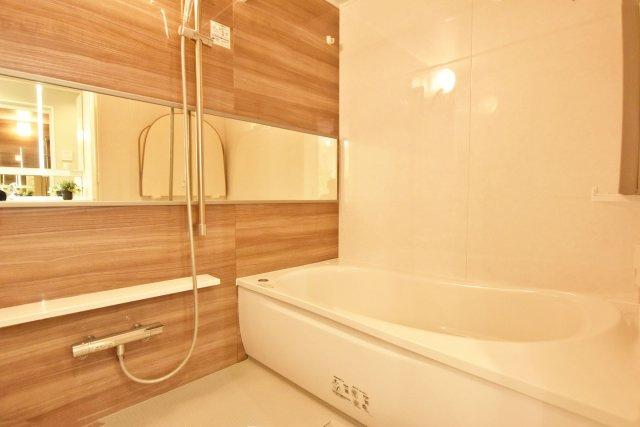 テラス千里・桃山台の浴室|一日の疲れを癒してくれるバスルームは足を伸ばして寛げるのが◎