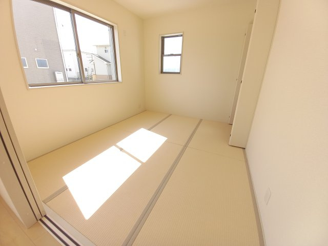 【選べる豪華家電キャンペーン実施中♪】　☆平泉崎第8／5号棟☆　の和室|◆和室の写真です◆　和室でゆっくりと過ごせるのは、贅沢な時間ですね♪　鮮やかな緑色がキレイです！！（＾＾）/

