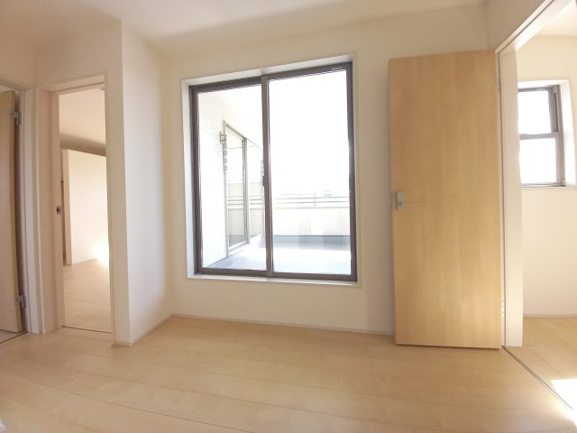 【選べる豪華家電キャンペーン実施中♪】　☆平泉崎第8／5号棟☆　の内装|明るい室内です