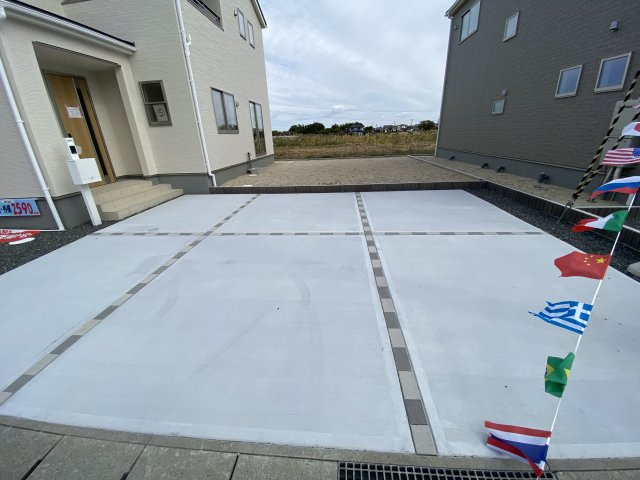 【選べる豪華家電キャンペーン実施中♪】　☆平泉崎第8／5号棟☆　の駐車場|◆カースペースの写真です◆
陽当りの良い駐車場は週末の洗車も快適です♪お車の他にも、自転車をとめられそうなスペースもございます。
