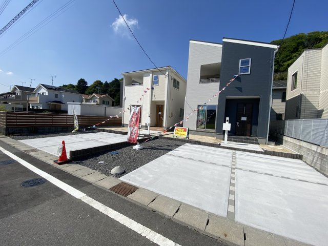 【いわき市小名浜西君ヶ塚町／全3棟／3号棟】　●新生活応援キャンペーン実施中●の前面道路含む現地写真|同施工◆外観の写真です◆　
過ごす時間が長いからこそ家族との繋がりが感じられるお家！　にぎやかな声で日々の会話も弾む楽しい空間となります。家に帰宅するのがより一層楽しみになりますね♪