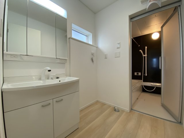 【いわき市泉町滝尻第9】　新築戸建　3号棟　※必ずもらえる選べるキャンペーン実施中！の独立洗面台|■□■洗面所の写真です■□■　使い勝手の良い洗面台は、奥様の身支度の時間も楽しくなりそうですね。