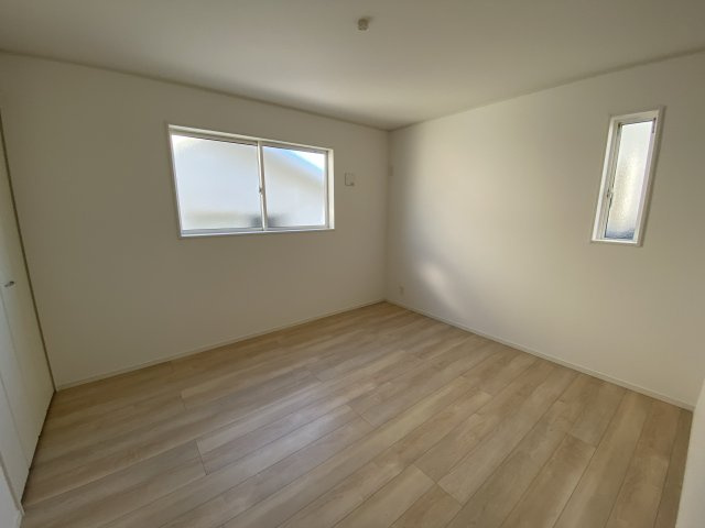 【いわき市泉町滝尻第9】　新築戸建　3号棟　※必ずもらえる選べるキャンペーン実施中！の洋室|■□■居室の写真です■□■　
使い勝手の良い間取りなので、ご家族の状況の変化にも耐えられますね。