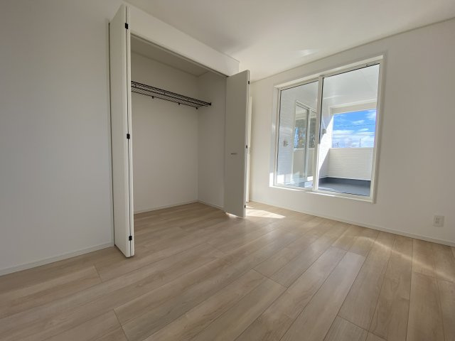 【いわき市泉町滝尻第9】　新築戸建　3号棟　※必ずもらえる選べるキャンペーン実施中！の収納|◆収納スペースの写真です◆　十分な広さがあるので収納には困りませんね♪　お手持ちの衣類ケースなども置ける大空間で、寝室がスッキリ使えます。