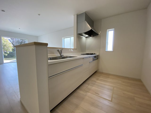 【いわき市泉町滝尻第9】　新築戸建　3号棟　※必ずもらえる選べるキャンペーン実施中！のキッチン|■□■キッチンの写真です■□■　対面式キッチンは、リビングの様子を見ながらお料理出来るので、小さなお子様がいらっしゃる方は、安心してお料理出来ますね。