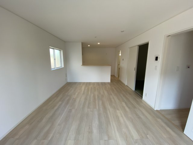 【いわき市泉町滝尻第9】　新築戸建　3号棟　※必ずもらえる選べるキャンペーン実施中！の居間・リビング|■□■リビングの写真です■□■　広いリビングで快適に、ゆったりと過ごせますね♪