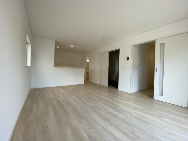 【いわき市泉町滝尻第9】　新築戸建　3号棟　※必ずもらえる選べるキャンペーン実施中！の居間・リビング|■□■リビングの写真です■□■　家族団らんの時間が増えそうなリビングですね。