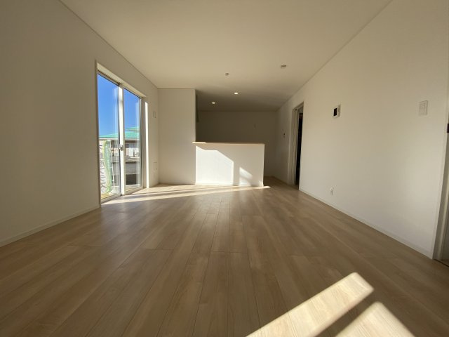 【いわき市泉町滝尻第9】　新築戸建　4号棟　※必ずもらえる選べるキャンペーン実施中！の居間・リビング|■□■リビングの写真です■□■　家族団らんの時間が増えそうなリビングですね。