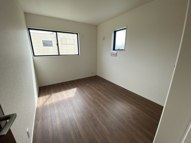 ◆ご成約特典として人気家電プレゼント中♪◆　いわき市小名浜燈籠原 　8号棟の洋室|スタンダードな洋室です