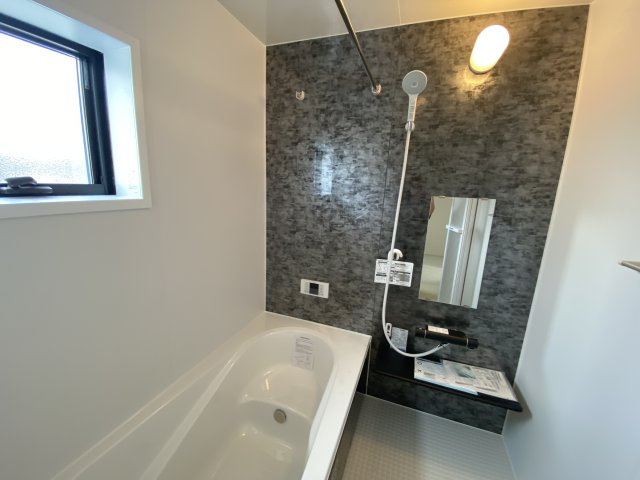 ◆ご成約特典として人気家電プレゼント中♪◆　いわき市小名浜燈籠原 　8号棟の浴室|◆ユニットバスの写真です◆　毎日の疲れを癒す広々とした浴室は、足を伸ばしてゆっくりとくつろげます♪　音楽を聴いたり、自分だけの特別な時間に・・・♪半身浴にピッタリですね♪