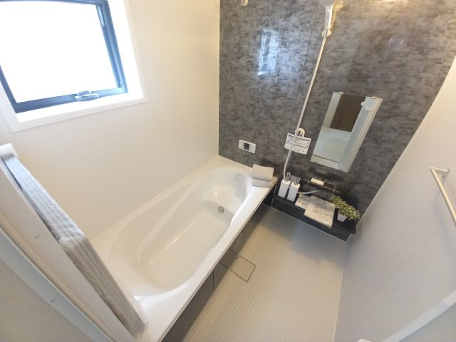 ■完成！内覧可能！12/15価格変更！■　いわき市小名浜燈籠原 　5号棟の浴室|コンパクトで使いやすいお風呂です