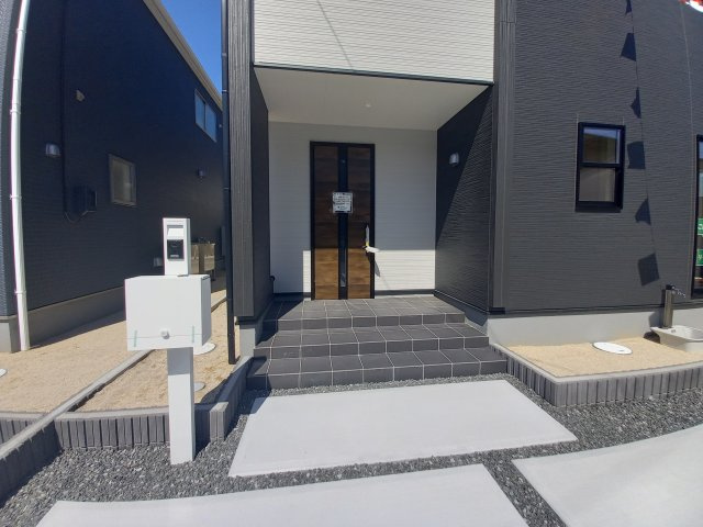 ■完成！内覧可能！12/15価格変更！■　いわき市小名浜燈籠原 　5号棟の玄関|毎日通る玄関はこちらです