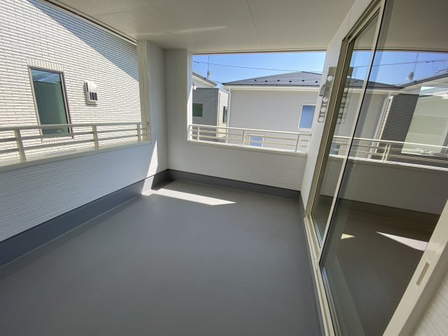 【常磐西郷町第1／1号棟】あると嬉しい家電プレゼントキャンペーン実施中(^^♪のバルコニー|同施工◆バルコニーの写真です◆明るく風通しの良い空間です。バルコニーには二部屋から出入りできます♪たくさん干せてよく乾き、いつもふかふかの洗濯物！心地よい日差しやさわやかな風を感じることができます
