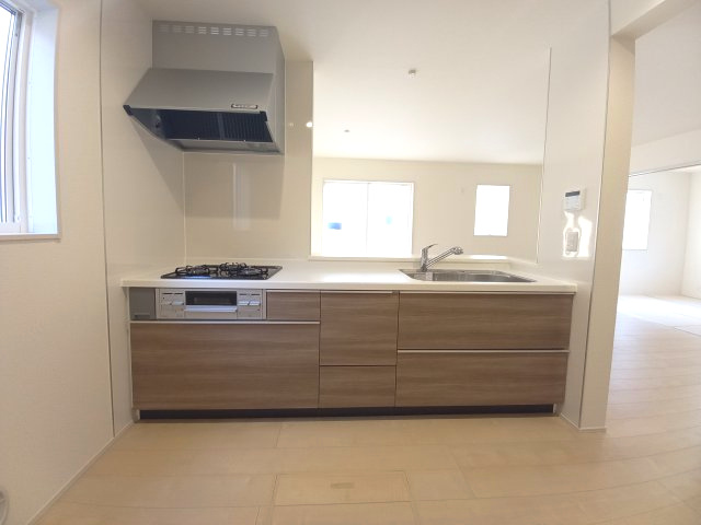 【常磐西郷町第1／1号棟】あると嬉しい家電プレゼントキャンペーン実施中(^^♪のキッチン|同施工◆キッチンの写真です◆
料理好きな人必見♪キッチンスペース広々！
対面式キッチンですので、お食事の準備をしながらご家族との会話を楽しめます☆
