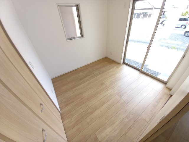 【佐糠町東　3期　こだわりの限定１棟♪】　☆住宅ローンに自信があります☆　の洋室|◆同施工　◆居室の写真です◆　充分な広さの収納を備え、採光良好な洋室は、快適空間。プライベートの時間もゆったりお寛ぎ頂けそうです。

