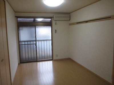 【居間・リビング】 | ビレッジ斎藤 | こちらの居間で趣味の時間をお楽しみください