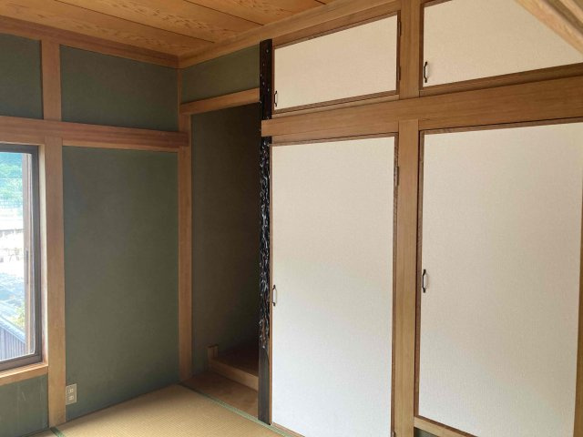 御手洗戸建ての和室|山側の和室、収納です。