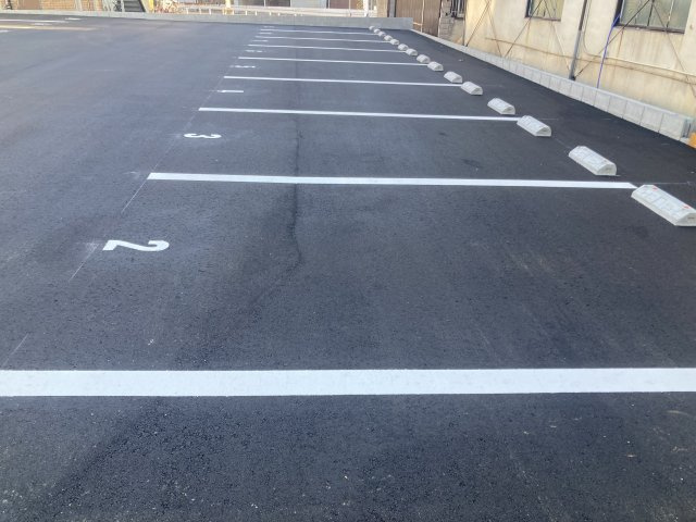 朝日町駐車場の駐車場|収納もある玄関です