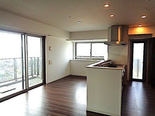 ライオンズ新井口マスターズゲートの居間・リビング|リビング・ダイニング・キッチン・勝手口　※退去後撮影