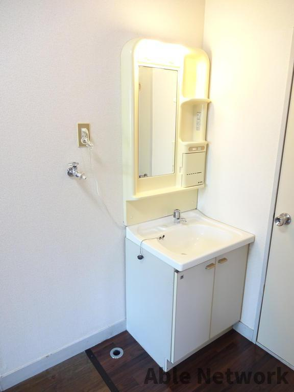 メゾン第一Aの洗面所|独立洗面台あります！