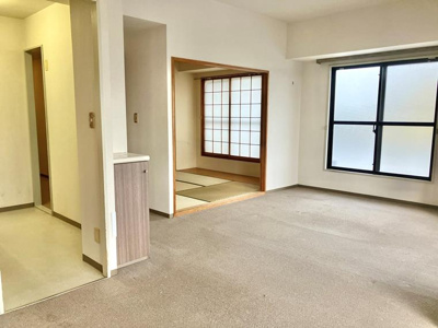 【居間・リビング】 | コスモ千葉グレイスヒルズ | こちらのリビングで趣味の時間をお楽しみください