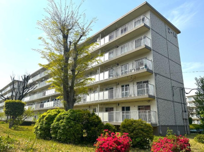 【外観】 | 狭山台団地２街区 14号棟 | 階下への生活音が気にならない1階部分！陽当たり＆開放感良好です♪