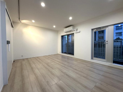 【居間・リビング】 | 狭山台団地２街区 14号棟 | 室内を暑さと寒さから防ぐLow-E複層ガラスです