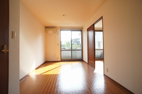 グランバリエ横倉の居間・リビング|エアコンあり