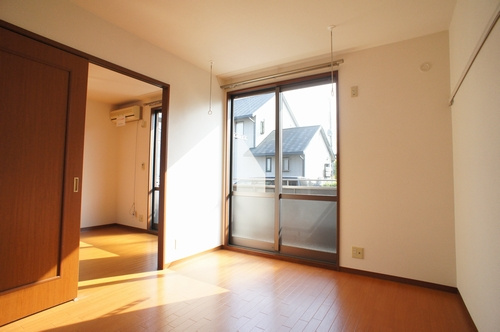 グランバリエ横倉の居間・リビング|室内物干しがございます